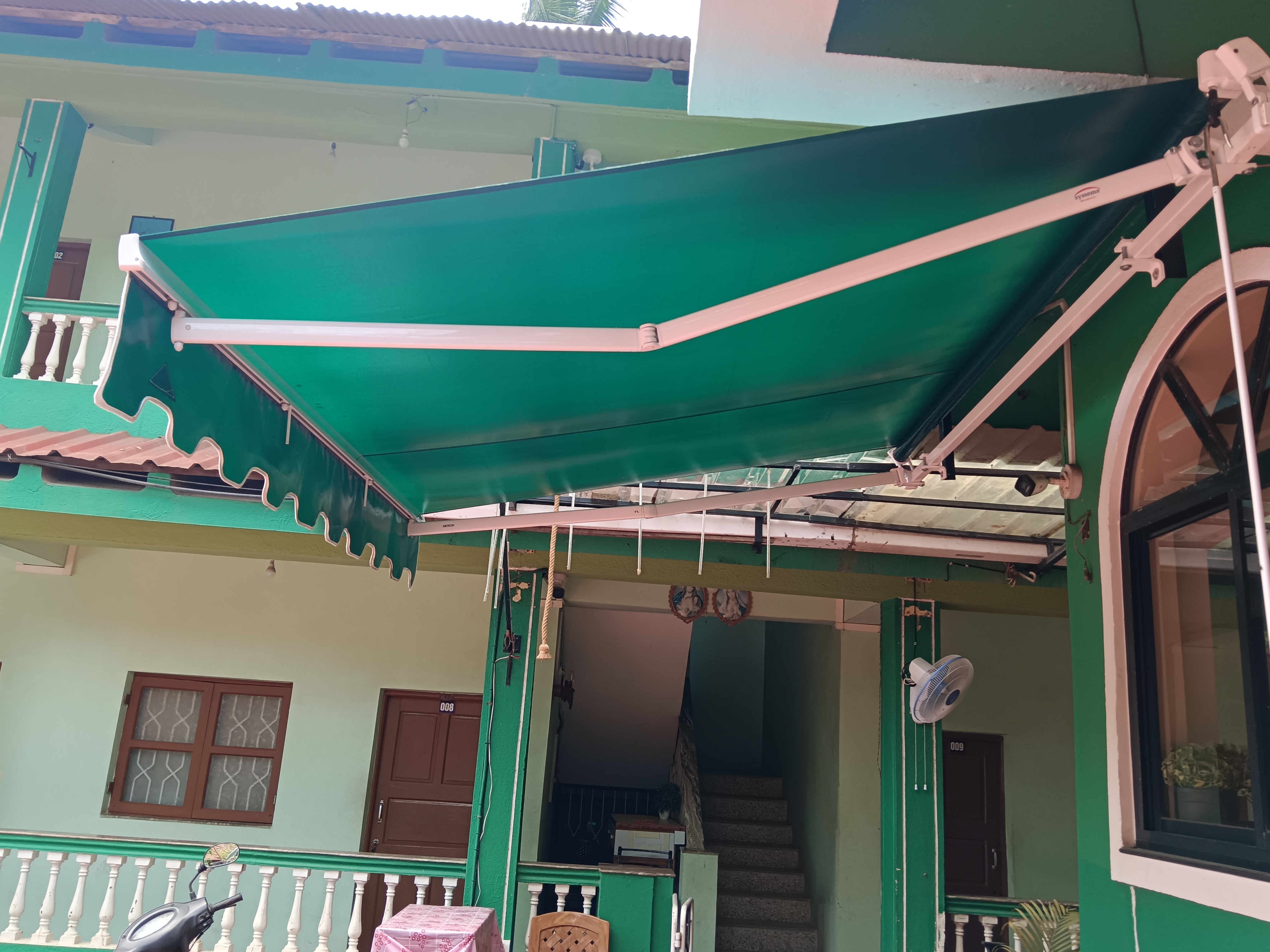 Retractable Awning